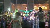 巴西球迷攻占球队驻扎酒店 放声高歌彰显绝对热爱