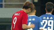 宋博轩右路送半高球 杨旭停球转身抽射偏出
