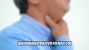 男子喉咙痛1个月咽喉长满雪花