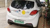 太揪心！广西一妈妈倒车撞死自己小孩 车尾贴着“实习”标志