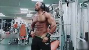 健身大神超强背部训练 炸裂肌肉犹如坚硬铠甲