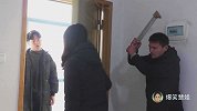 河南方言喜剧：二货一直找邻居借锤，原因是为他老公，太逗了