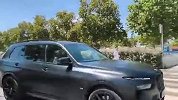 球迷隔着车窗高喊留下 维尼修斯竖起大拇指