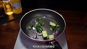 炒黄瓜和什么搭配最好