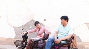 短剧：妻子抛弃丈夫，五年后丈夫开豪车去炫耀，看到妻子感动了