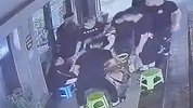 25岁女子拒陌生男子搂抱被打成脑震荡 2名嫌疑人被行拘13天