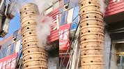 馒头店生意太火蒸笼堆到二楼阳台 老板遭遇网友“灵魂拷问”
