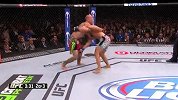 Bellator冠军来到UFC什么水平？阿瓦首秀差点被牛仔踢废