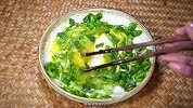 韭菜鸡蛋饼的做法，百吃不腻的韭菜鸡蛋饼，真的太香啦