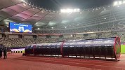 绿城卓尔远征军陆续入场 绿城主帅领衔球队踩场