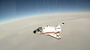 利用气象气球送乐高版航天飞机上太空