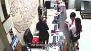 醉酒男子酒店发疯，直接一通乱砸，原因令人咋舌！