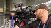 西甲-1617赛季-逃税案稳了？C罗向球迷竖大拇指 总裁人气爆棚酒店被包围-专题