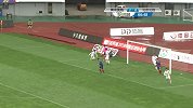 王栋定位球落点极佳 殷亚吉头球直接顶出底线