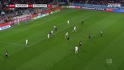 上半场补时第2分钟勒沃库森球员阿拉里奥射门