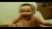 搞笑-20120308-爆笑！老爸恐怖笑声令萌宝泪奔