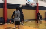 球哥憾负神射手 鲍尔雷迪克训练后进行三分比拼