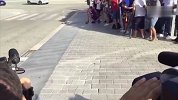 西甲-1718赛季-内马尔抵达巴萨训练基地 座驾未停留快速开过-新闻