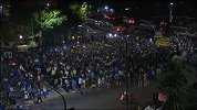 声势浩大！博卡球迷深夜送别球员 烟花漫天仿佛庆祝节日