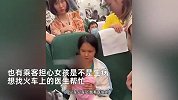 女孩火车上大哭1小时，全车乘客耐心理解投喂哄娃：哭的我心都碎了