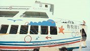 青岛大爷每日驾驶轮渡11次，吃住都在船上，30年从未延误班次