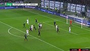 第32分钟法兰克福球员辛特雷格射门 - 打偏