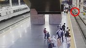 不满男友饮酒过量买错车票 南京一女子跳下高铁站台