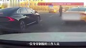 哈尔滨一黑色轿车撞倒人后拖行数米，出租车将其逼停，警方回应