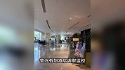 网友酒店全裸睡觉，房门突然被打开声称“做装修”，酒店：系误入