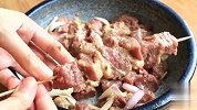 想吃羊肉串不用买，教你在家做，咬一口滋滋冒油，2斤羊肉不够吃