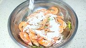 冷冻过的大虾别在煮吃了，教你一个神仙吃法，香酥入味好吃又营养