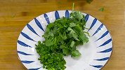把雪碧倒进方便面里，没想到这么好吃，我家一周吃5次，真解馋