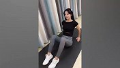 妹子这健身动作太诱人 让你快速拥有大长腿蜜桃臀