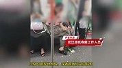 女子地铁上吃莲蓬扔一地残渣，无视大爷劝阻，网友怒批！客服回应