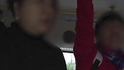 男子公交未让座遭2大妈轮番怒斥：懂礼貌吗