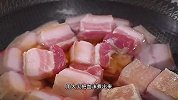 家家户户都爱吃的五花肉，怎样做出来肥而不腻，大厨教你正确做法