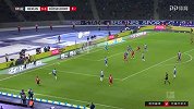 第70分钟杜塞尔多夫球员芬克射门 - 打偏