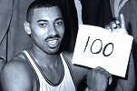 前无古人后无来者！57年前的今天张伯伦怒砍100分