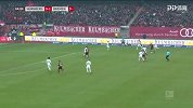 第64分钟纽伦堡球员戈登盘带突破