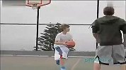 篮球-13年-Justin Bieber和小伙伴们打篮球 扣篮上篮突破无所不能-专题