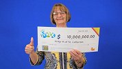 老太太随手买张彩票中奖5200万：先给好友买一辆新车