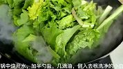 蒸包在家自己做，荤素搭配皮薄馅多流汁一次五个不成问题