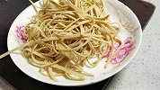 在家做水煮肉片原来这么简单，肉片鲜嫩，麻辣入味，味道不输饭店