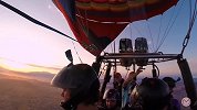 酷呆了！帅哥千米高空跳热气球骑海豚
