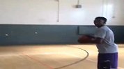 篮球-14年-敢挑战一下超高弧度投篮吗？尼克杨号召花式投篮高手们都来一试-新闻