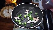 鸡胸肉怎么做，百吃不腻的鸡胸肉炒秋葵，超级下饭