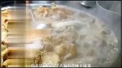 掺杂着各种牛杂熬煮出来的牛杂汤，喝一口就能让人难以忘怀！
