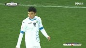 乌兹别克中场完全压制对手 西里科夫带球边路突破打门擦框而过