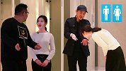 街头测试：上完厕所不洗手？小姐姐在门口提醒你！