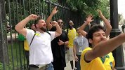 什么情况？巴西球迷在街上又唱又跳大喊英格兰助威